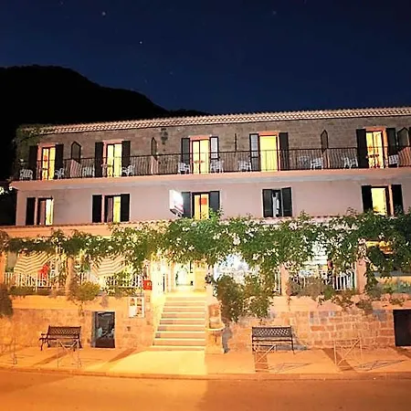Hotel Le Bon Accueil Ota (Corse-du-Sud)